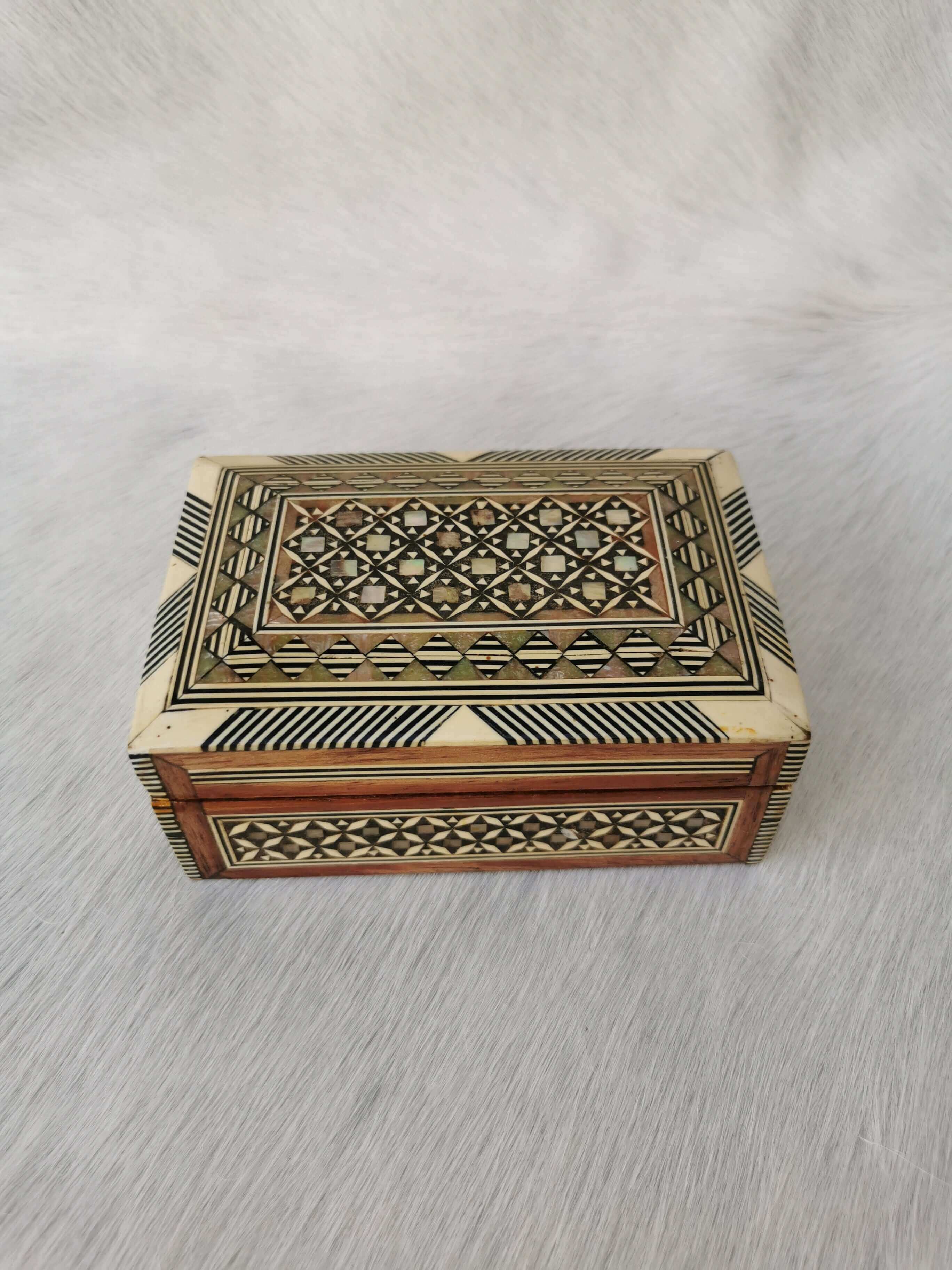 Unique Vintage Beautiful Handmade Egyptian Marble Box with top Cammel Art Intaglio