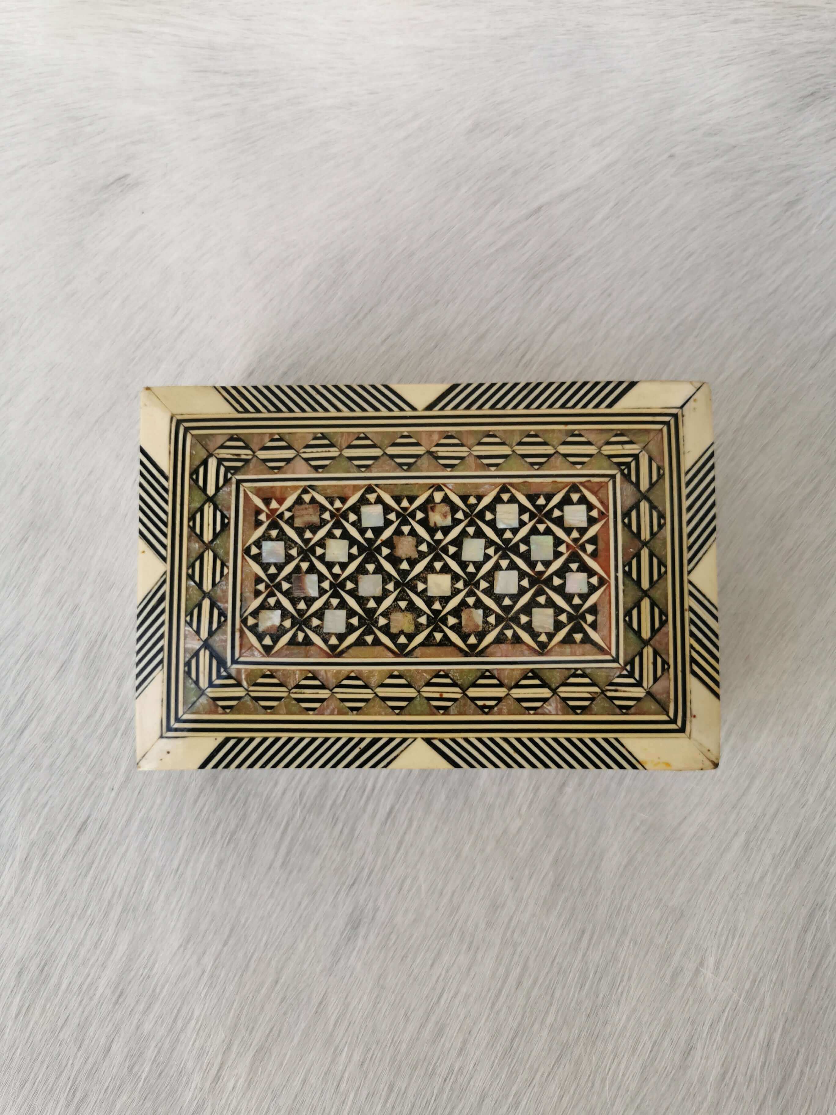 Rae outlets Vintage egyption Jewelry/Trinket Box